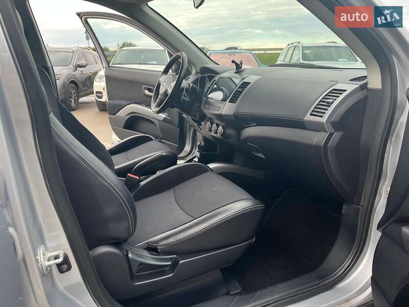 Позашляховик / Кросовер Mitsubishi Outlander 2012 в Львові фото 18 Позашляховик / Кросовер Mitsubishi Outlander 2012 в Львові