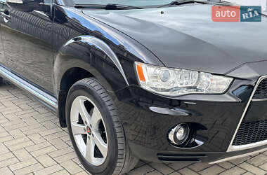 Внедорожник / Кроссовер Mitsubishi Outlander 2011 в 