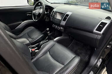 Внедорожник / Кроссовер Mitsubishi Outlander 2011 в 