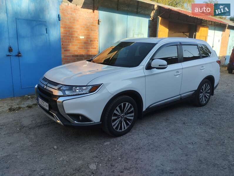 Внедорожник / Кроссовер Mitsubishi Outlander 2019 в Полтаве