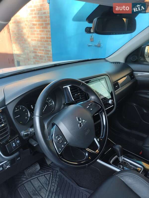 Внедорожник / Кроссовер Mitsubishi Outlander 2019 в Полтаве