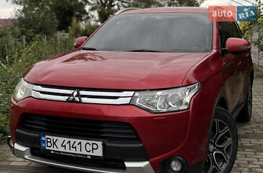 Позашляховик / Кросовер Mitsubishi Outlander 2014 в Рівному