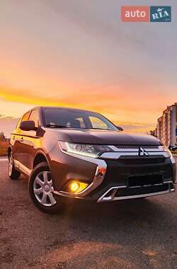 Позашляховик / Кросовер Mitsubishi Outlander 2021 в Вінниці