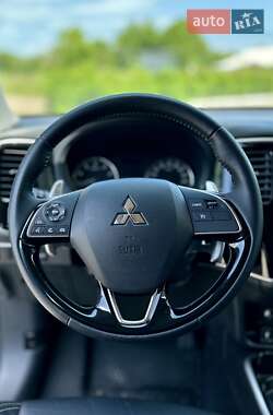 Внедорожник / Кроссовер Mitsubishi Outlander 2021 в 