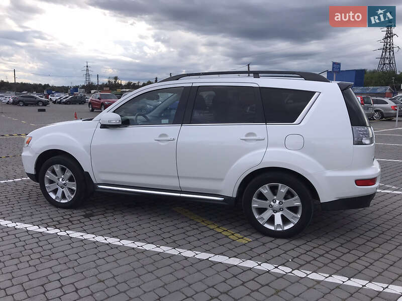 Внедорожник / Кроссовер Mitsubishi Outlander 2011 в Черновцах