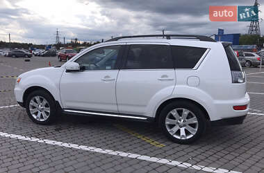 Внедорожник / Кроссовер Mitsubishi Outlander 2011 в 