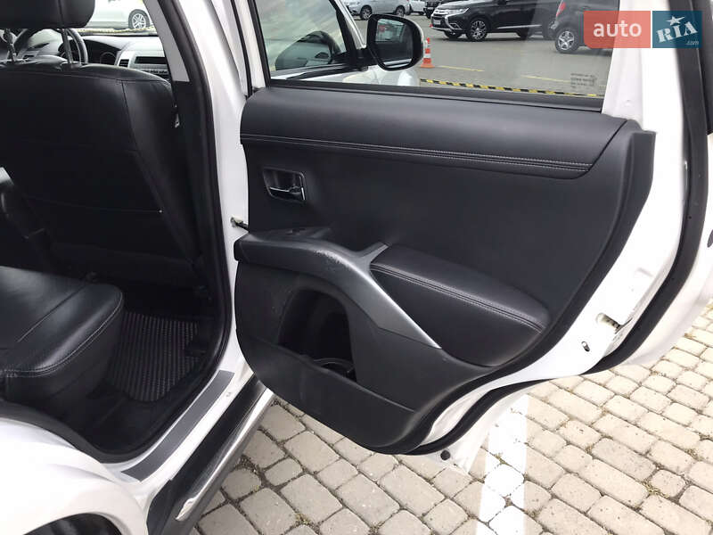 Внедорожник / Кроссовер Mitsubishi Outlander 2011 в Черновцах