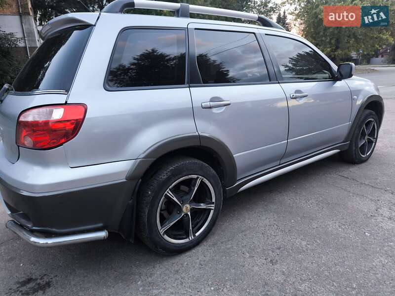 Внедорожник / Кроссовер Mitsubishi Outlander 2006 в Чернигове фото 6 Внедорожник / Кроссовер Mitsubishi Outlander 2006 в Чернигове