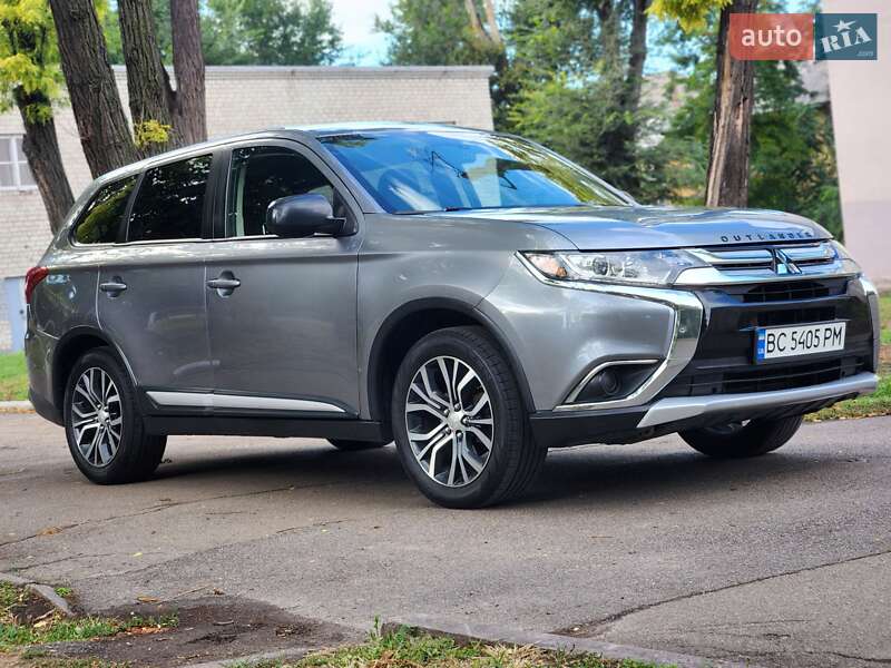 Внедорожник / Кроссовер Mitsubishi Outlander 2016 в Каменском