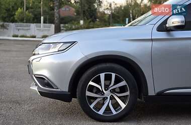Внедорожник / Кроссовер Mitsubishi Outlander 2015 в 