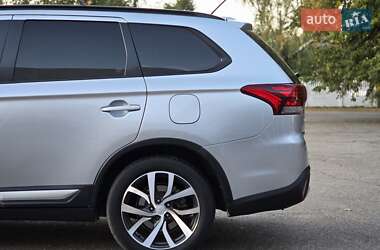 Внедорожник / Кроссовер Mitsubishi Outlander 2015 в 
