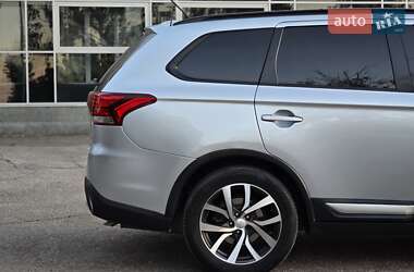 Внедорожник / Кроссовер Mitsubishi Outlander 2015 в 