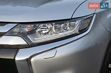 Внедорожник / Кроссовер Mitsubishi Outlander 2015 в 