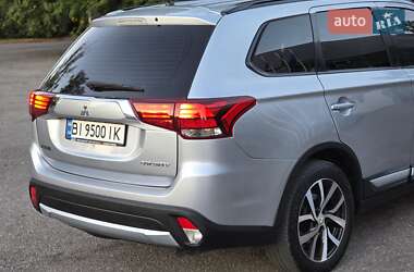 Внедорожник / Кроссовер Mitsubishi Outlander 2015 в 