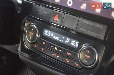 Внедорожник / Кроссовер Mitsubishi Outlander 2015 в 