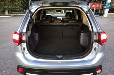 Внедорожник / Кроссовер Mitsubishi Outlander 2015 в 