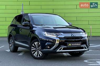 Внедорожник / Кроссовер Mitsubishi Outlander 2020 в Киеве