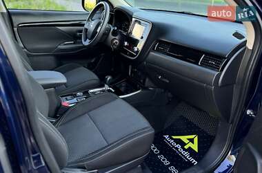 Внедорожник / Кроссовер Mitsubishi Outlander 2020 в 