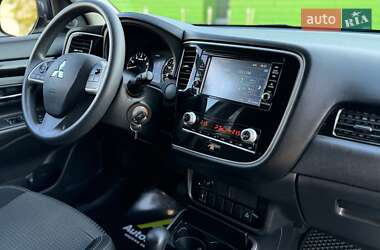 Внедорожник / Кроссовер Mitsubishi Outlander 2020 в 