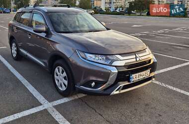 Внедорожник / Кроссовер Mitsubishi Outlander 2021 в 