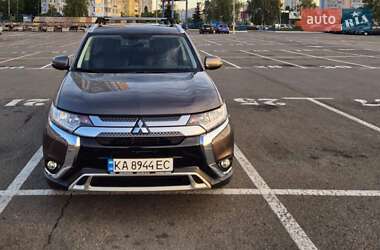 Внедорожник / Кроссовер Mitsubishi Outlander 2021 в 