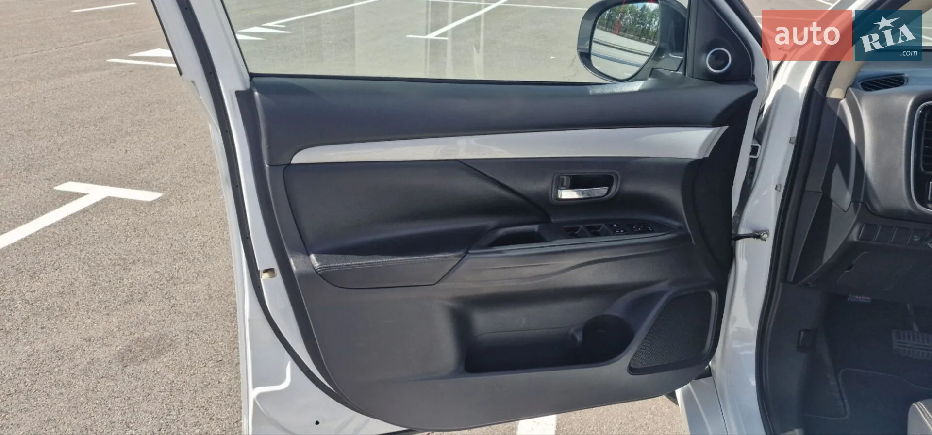 2014 Mitsubishi Outlander - мініатюра 14