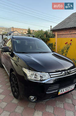 Внедорожник / Кроссовер Mitsubishi Outlander 2012 в Краснограде