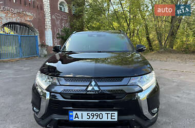 Позашляховик / Кросовер Mitsubishi Outlander 2019 в Києві