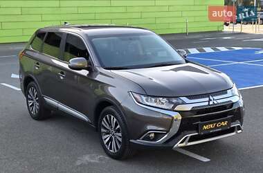 Внедорожник / Кроссовер Mitsubishi Outlander 2018 в 