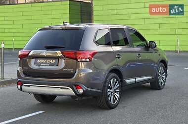 Внедорожник / Кроссовер Mitsubishi Outlander 2018 в 
