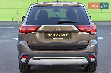 Внедорожник / Кроссовер Mitsubishi Outlander 2018 в 