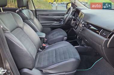 Внедорожник / Кроссовер Mitsubishi Outlander 2018 в 