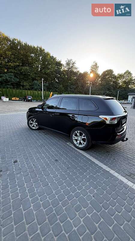 Позашляховик / Кросовер Mitsubishi Outlander 2013 в Бібрці