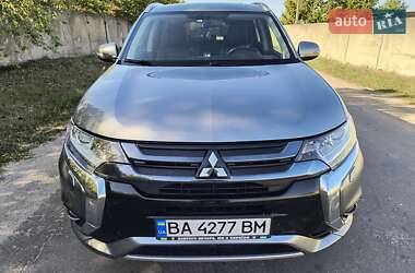 Внедорожник / Кроссовер Mitsubishi Outlander 2016 в 