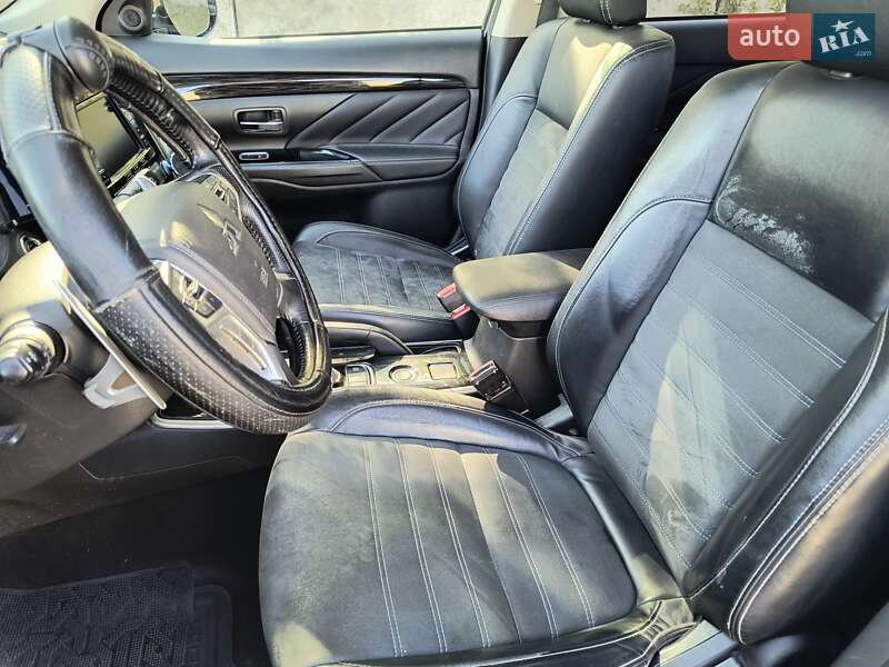 Позашляховик / Кросовер Mitsubishi Outlander 2016 в Кропивницькому