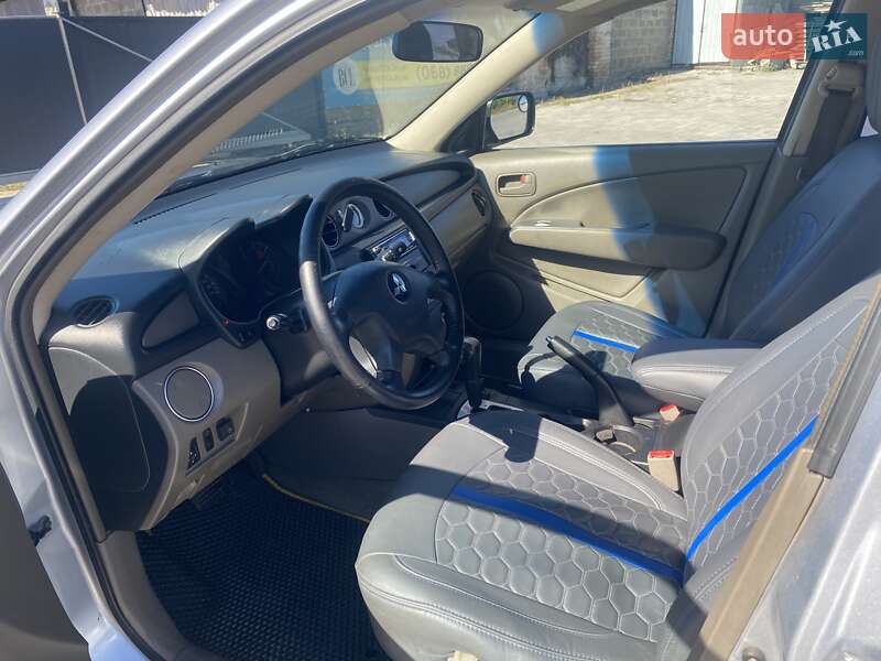 Внедорожник / Кроссовер Mitsubishi Outlander 2004 в Хотяновке