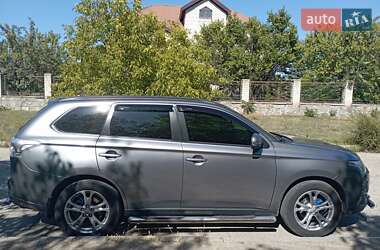 Внедорожник / Кроссовер Mitsubishi Outlander 2013 в 