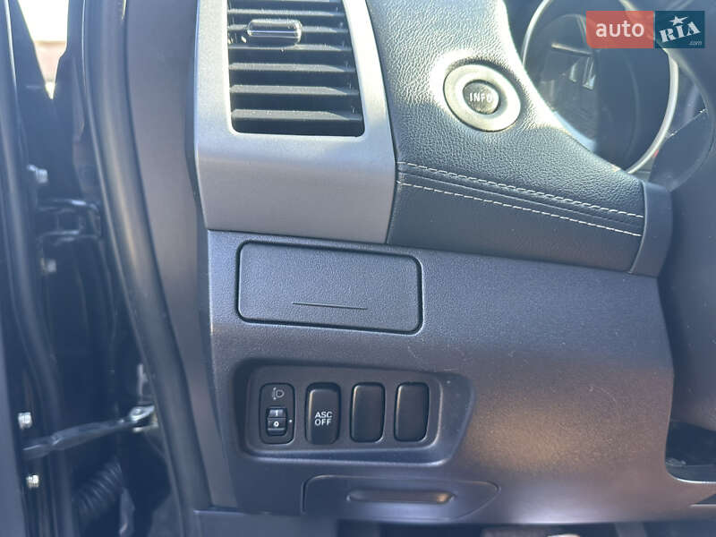 Позашляховик / Кросовер Mitsubishi Outlander 2009 в Ніжині