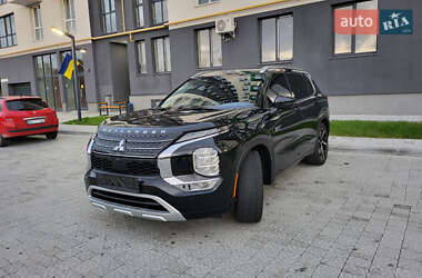 Внедорожник / Кроссовер Mitsubishi Outlander 2022 в 