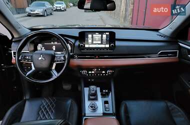 Внедорожник / Кроссовер Mitsubishi Outlander 2022 в 