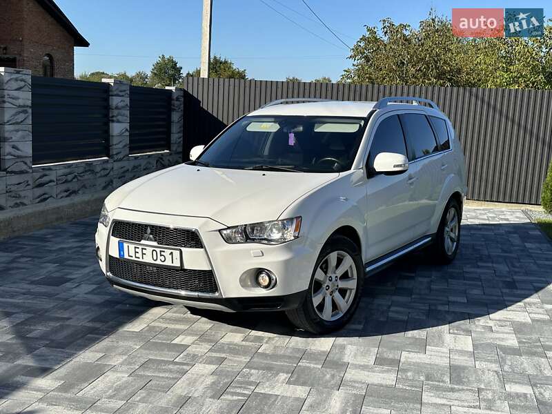 Внедорожник / Кроссовер Mitsubishi Outlander 2010 в 