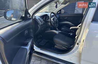 Внедорожник / Кроссовер Mitsubishi Outlander 2010 в 