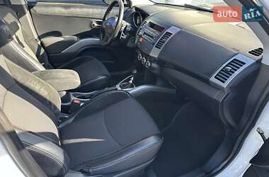 Внедорожник / Кроссовер Mitsubishi Outlander 2010 в 
