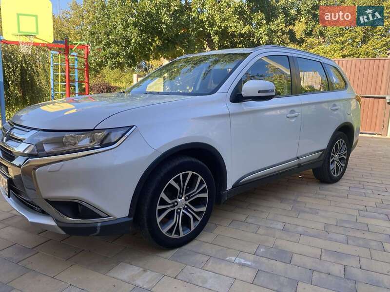 Mitsubishi Outlander 2016