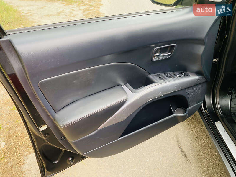 Позашляховик / Кросовер Mitsubishi Outlander 2008 в Харкові
