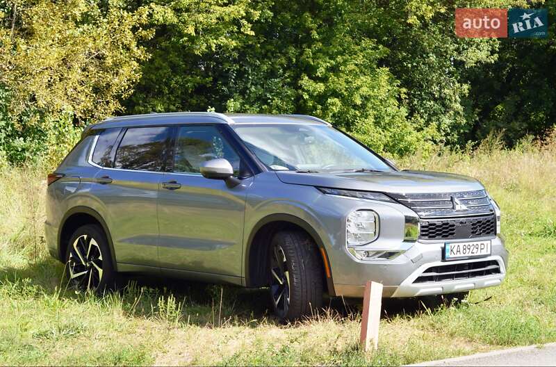 Mitsubishi Outlander 2023