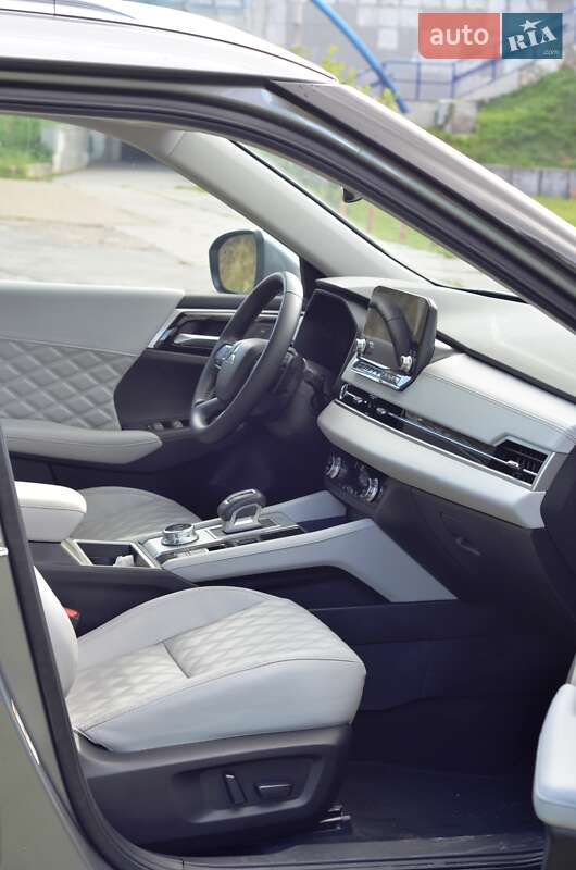 Позашляховик / Кросовер Mitsubishi Outlander 2023 в Києві