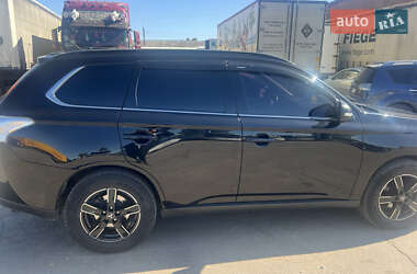 Внедорожник / Кроссовер Mitsubishi Outlander 2013 в 