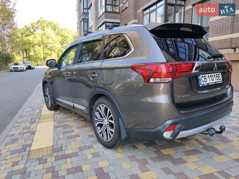 Внедорожник / Кроссовер Mitsubishi Outlander 2017 в Чернигове