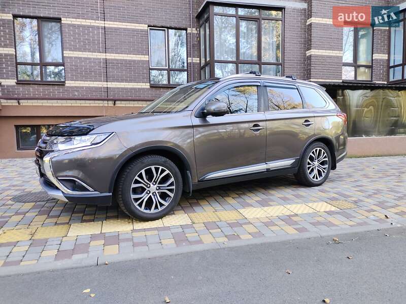 Внедорожник / Кроссовер Mitsubishi Outlander 2017 в Чернигове